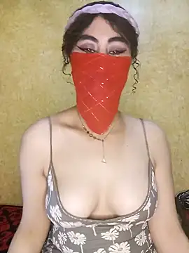 Lalou online show from December 6, 8:29 pm