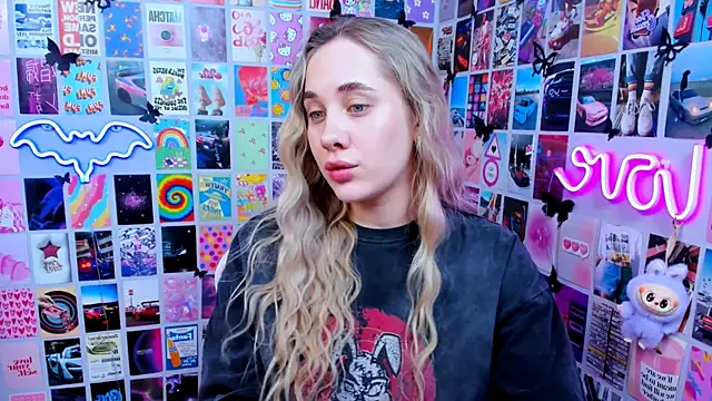 MiaMilas online show from February 24, 3:43 pm