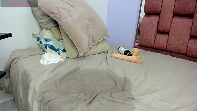 kristakinnky online show from March 4, 5:03 pm