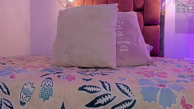 kristakinnky online show from October 4, 1:42 pm