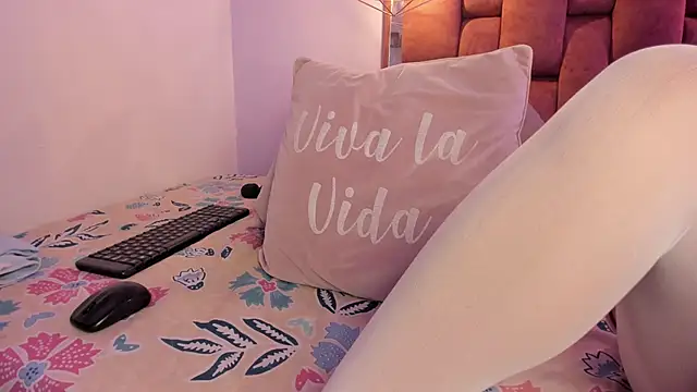 kristakinnky online show from October 23, 1:54 pm