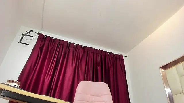  Caroliina online show from April 17, 6:55 pm