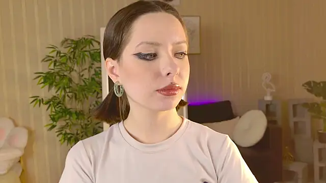 Snapshot of Lazzy_Lizzy chatting on December 12, 10:45 am Lazzy Lizzy online show from December 12, 10:45 am