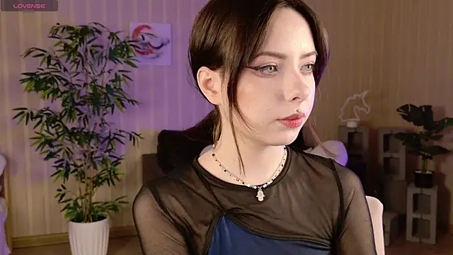 Snapshot of Lazzy_Lizzy chatting on December 14, 2:42 pm Lazzy Lizzy online show from December 14, 2:42 pm