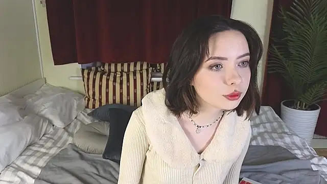 Snapshot of Lazzy_Lizzy chatting on December 18, 2:38 pm Lazzy Lizzy online show from December 18, 2:38 pm