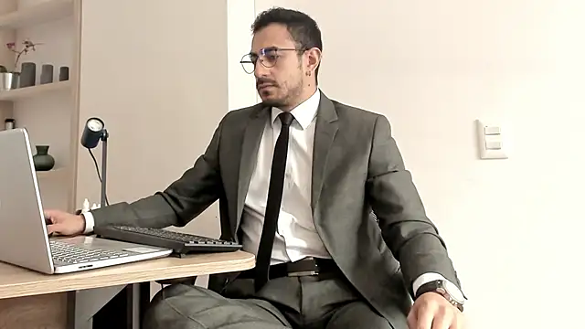 Snapshot of pablo-rincon95 chatting on January 9, 3:44 pm pablo-rincon95 online show from January 9, 3:44 pm