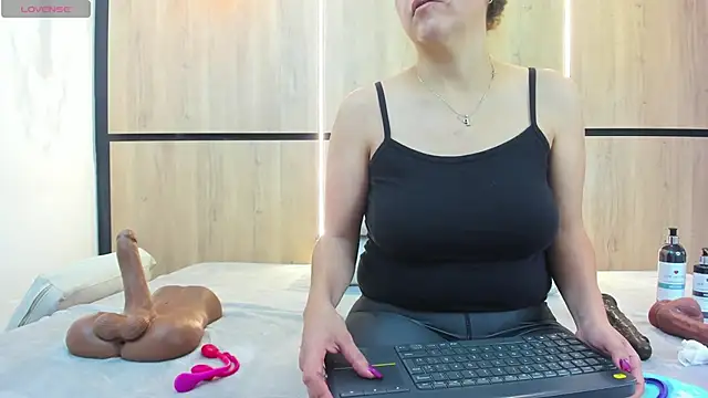 adela chase online show from October 6, 2:31 am