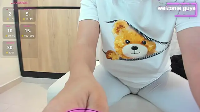 adela chase online show from December 4, 2:43 am