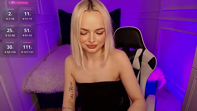 horny blondiee online show from February 7, 8:22 am