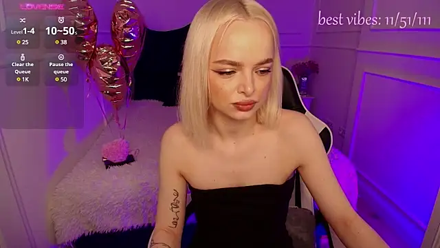 horny blondiee online show from February 17, 8:30 am