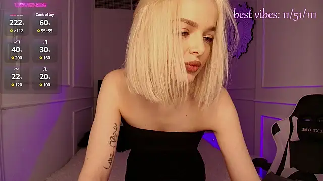 horny blondiee online show from February 24, 8:38 am