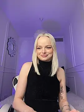 horny blondiee online show from March 22, 11:32 am