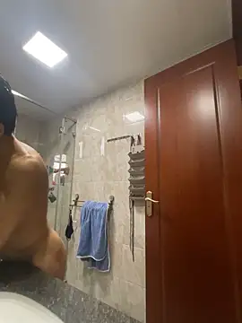 hkwildguy online show from May 19, 1:56 am