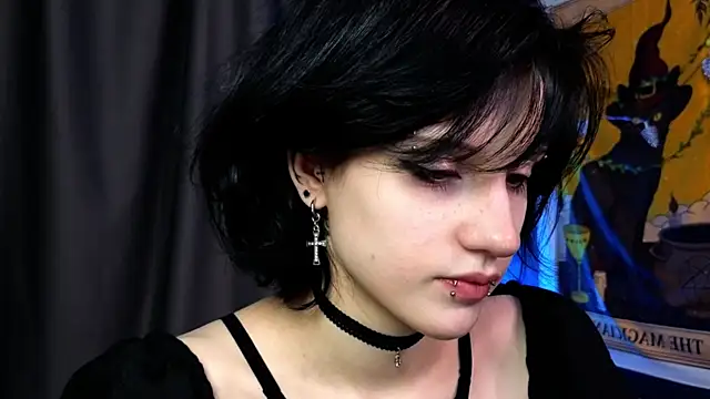 Snapshot of dark_vamp_ chatting on December 18, 9:18 pm dark vamp online show from December 18, 9:18 pm