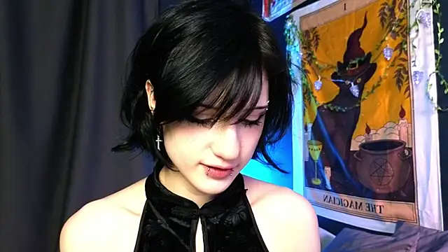 Snapshot of dark_vamp_ chatting on December 19, 10:21 pm dark vamp online show from December 19, 10:21 pm