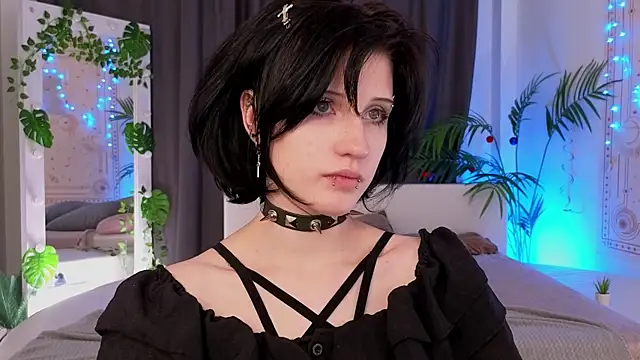 Snapshot of dark_vamp_ chatting on January 2, 8:35 pm dark vamp online show from January 2, 8:35 pm