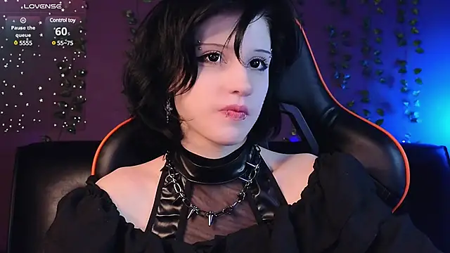 Snapshot of dark_vamp_ chatting on January 19, 12:28 am dark vamp online show from January 19, 12:28 am