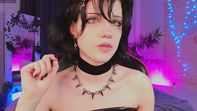 Snapshot of dark_vamp_ chatting on January 31, 9:16 pm dark vamp online show from January 31, 9:16 pm