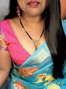 Snapshot of honey-sexy chatting on February 6, 7:12 am honey-sexy online show from February 6, 7:12 am