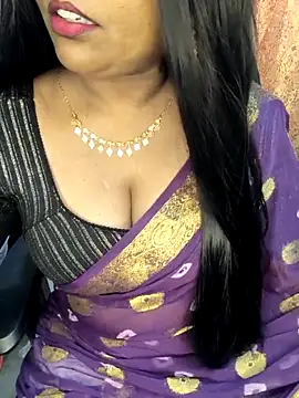 Snapshot of honey-sexy chatting on February 9, 6:39 am honey-sexy online show from February 9, 6:39 am