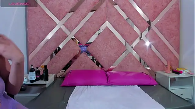 Lucy White   online show from November 25, 9:15 pm