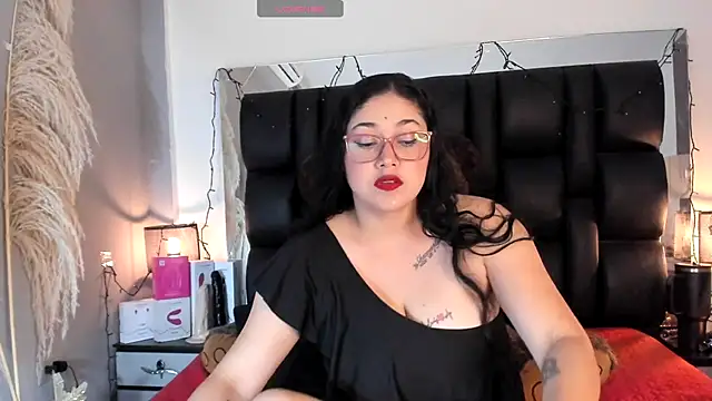 Snapshot of meikochoe chatting on November 23, 5:57 pm meikochoe online show from November 23, 5:57 pm