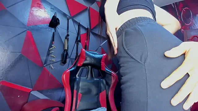 Hana and Zeta online show from January 15, 12:32 pm