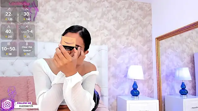 Eliza Thaylor   online show from February 3, 11:20 am