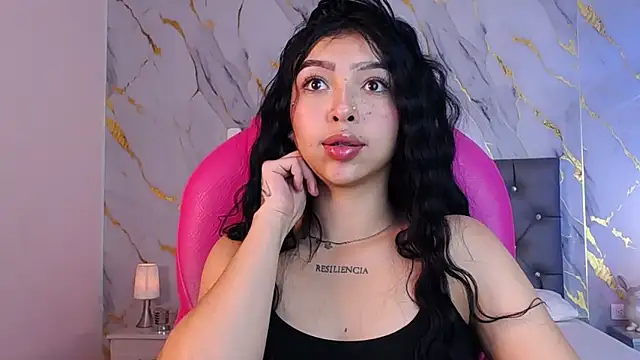 Snapshot of pettit_courtny chatting on February 28, 8:07 pm pettit courtny online show from February 28, 8:07 pm