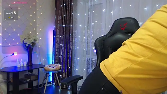 JessieOMays online show from November 17, 1:44 am