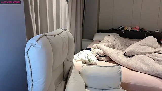 qiqi-666 online show from March 21, 12:17 pm