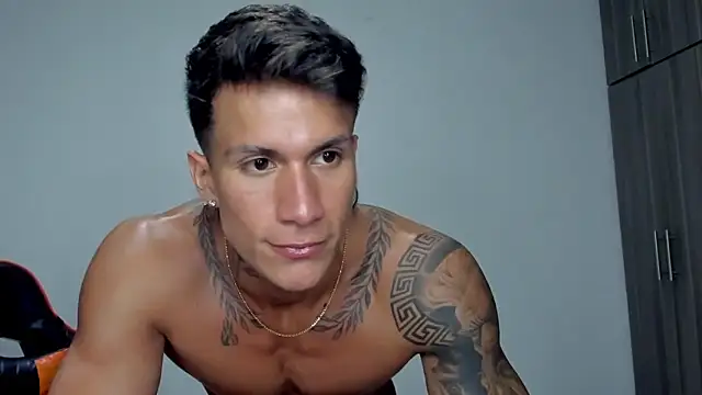 pettergrey1 online show from February 2, 11:36 pm