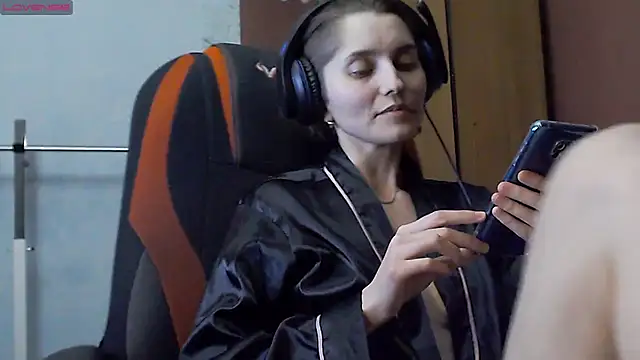 womanstrong78 online show from March 6, 8:16 pm