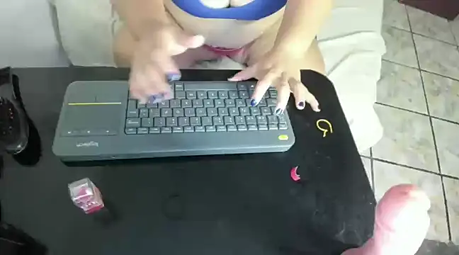 mila cinnamon online show from December 29, 4:19 pm