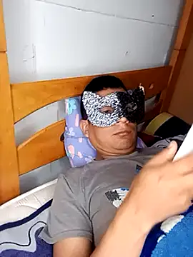 Snapshot of PequeArely chatting on December 4, 2:37 pm PequeArely online show from December 4, 2:37 pm