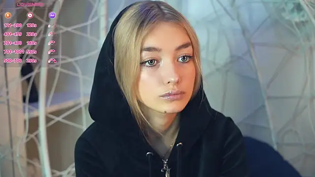 Snapshot of FlairCunard chatting on December 10, 2:50 pm FlairCunard online show from December 10, 2:50 pm