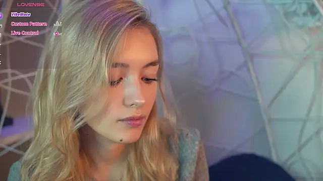 Snapshot of FlairCunard chatting on December 12, 3:16 pm FlairCunard online show from December 12, 3:16 pm