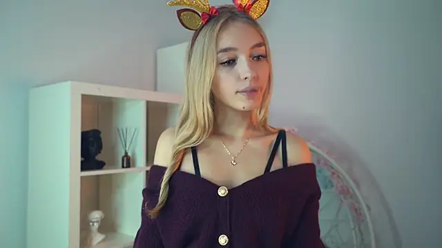 Snapshot of FlairCunard chatting on December 18, 8:57 pm FlairCunard online show from December 18, 8:57 pm