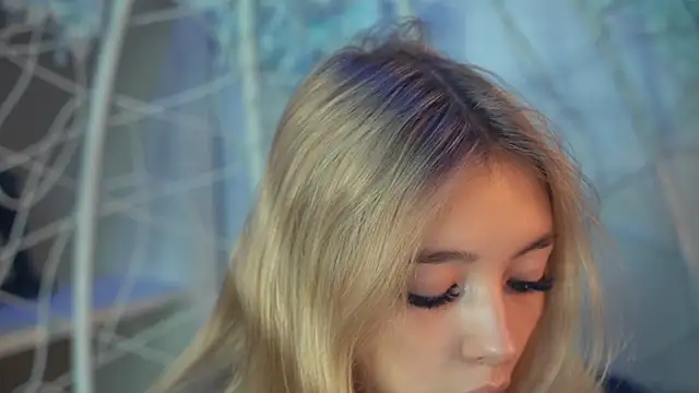 Snapshot of FlairCunard chatting on December 21, 2:58 pm FlairCunard online show from December 21, 2:58 pm