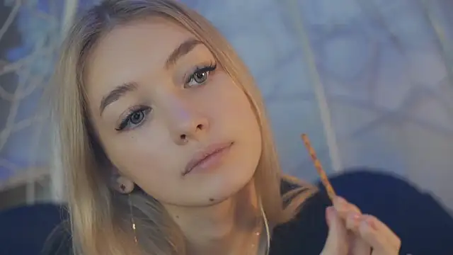 Snapshot of FlairCunard chatting on December 23, 4:17 pm FlairCunard online show from December 23, 4:17 pm