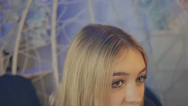 Snapshot of FlairCunard chatting on January 1, 8:47 pm FlairCunard online show from January 1, 8:47 pm