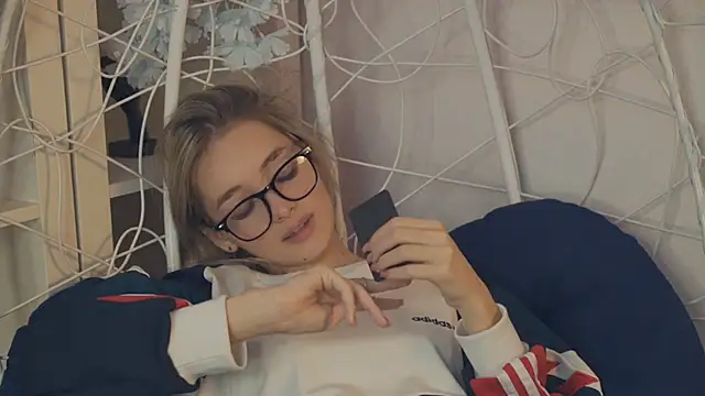 Snapshot of FlairCunard chatting on January 1, 11:51 pm FlairCunard online show from January 1, 11:51 pm