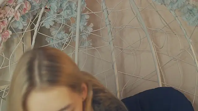 Snapshot of FlairCunard chatting on January 2, 2:35 pm FlairCunard online show from January 2, 2:35 pm