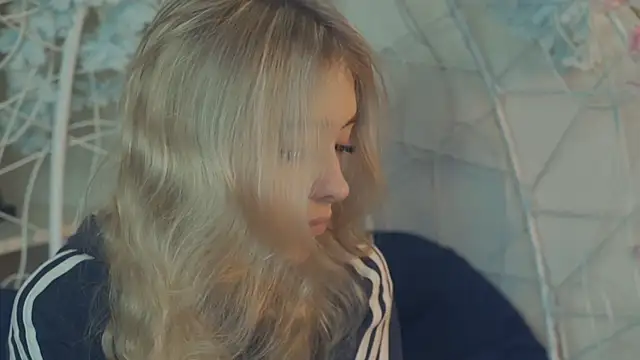 Snapshot of FlairCunard chatting on January 6, 2:47 pm FlairCunard online show from January 6, 2:47 pm