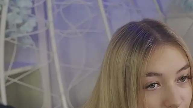 Snapshot of FlairCunard chatting on January 11, 11:46 pm FlairCunard online show from January 11, 11:46 pm