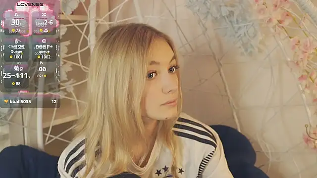 Snapshot of FlairCunard chatting on January 13, 8:48 pm FlairCunard online show from January 13, 8:48 pm