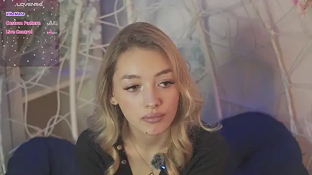 Snapshot of FlairCunard chatting on February 10, 6:13 pm FlairCunard online show from February 10, 6:13 pm