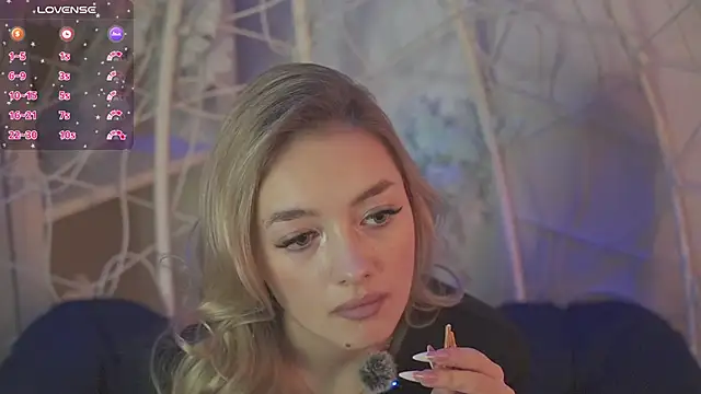 Snapshot of FlairCunard chatting on February 10, 9:36 pm FlairCunard online show from February 10, 9:36 pm