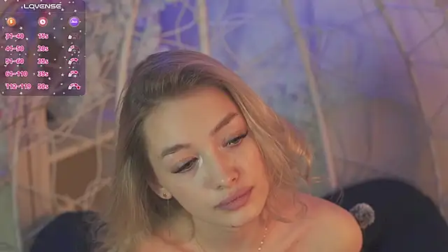 Snapshot of FlairCunard chatting on February 11, 12:38 am FlairCunard online show from February 11, 12:38 am