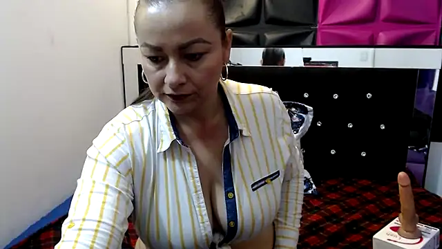 ScarletGlow1 online show from January 28, 5:35 pm